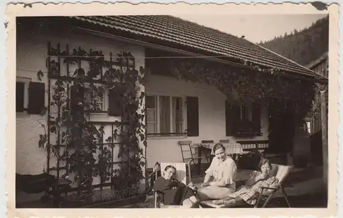 (F18373) Orig. Foto Ruhpolding, Frauen auf Terrasse einer Pension 1935