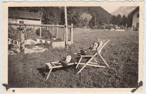 (F18370) Orig. Foto Ruhpolding, Frau im Garten einer Pension 1935