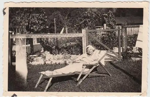 (F18369) Orig. Foto Ruhpolding, Frau im Garten einer Pension 1935