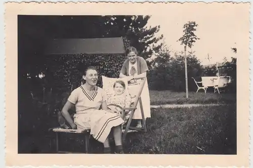 (F18336) Orig. Foto Frauen im Garten, Liegestuhl 1935