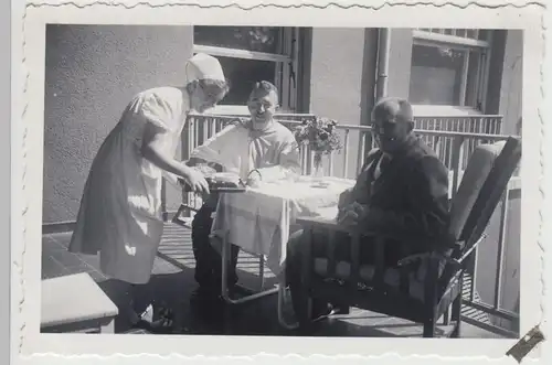 (F18335) Orig. Foto Krankenhaus, Sanatorium, Personen a. Terrasse 1935