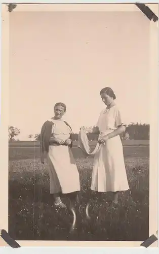 (F18329) Orig. Foto Frauen im Freien in Ebersbrunn, Mai 1935