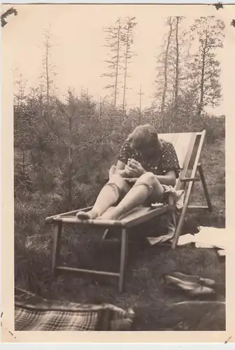 (F18322) Orig. Foto Frau im Liegestuhl in Ebersbrunn, Mai 1935