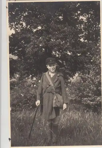 (F18298) Orig. Foto Junge m. Wanderstock, Wanderung im Harz 1940