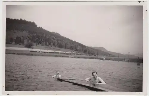 (F18292) Orig. Foto Bodenmais, Personen im Arbersee 1939