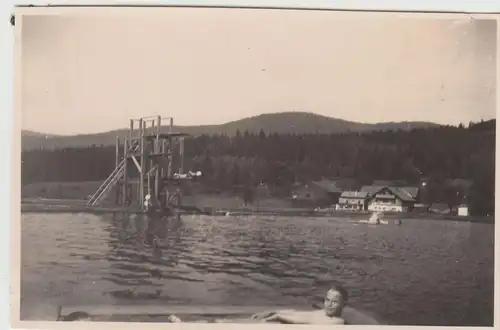 (F18290) Orig. Foto Bodenmais, Personen im Arbersee, Sprungturm 1939