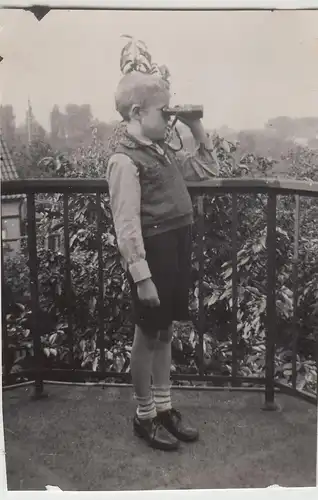 (F18275) Orig. Foto Junge Ulrich Branding mit Fernglas auf Terrasse 1936