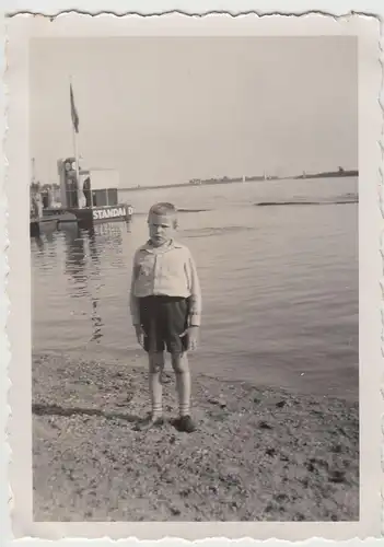 (F18259) Orig. Foto Bremen Vegesack, Junge am Wasser 1936