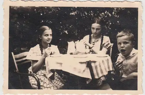 (F18254) Orig. Foto Bremen, Familie Branding an Kaffeetisch im Garten 1936