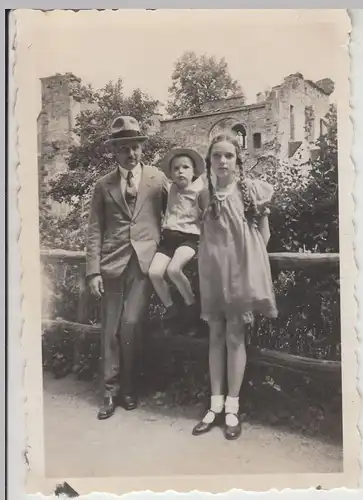 (F18230) Orig. Foto Familie Branding a. Bremen vor Schloss Heidelberg 1934