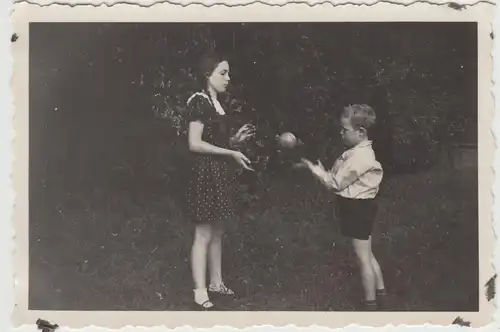 (F18229) Orig. Foto Gießen, Kinder Ursula u. Ulrich spielen Ball 1934