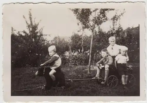 (F18209) Orig. Foto Kinder m. Bär a. Räder u. Wägelchen in Bremen Horn 1932