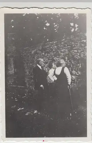 (F18155) Orig. Foto Oerlinghausen, Personen an der Hünenkapelle 1936