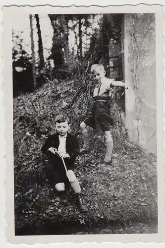 (F18152) Orig. Foto Oerlinghausen, Jungs beim Haus Bethge, 1936