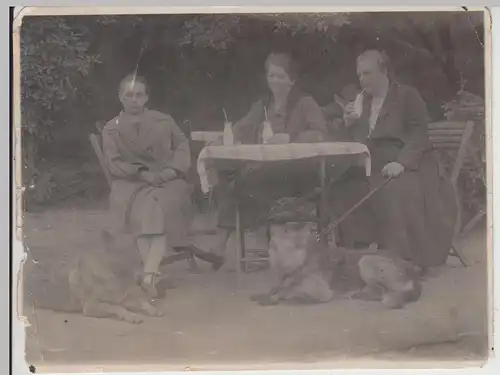 (F18087) Orig. Foto Herne Gysenberg, Frau trinken Milch a. Forsthaus 1930er