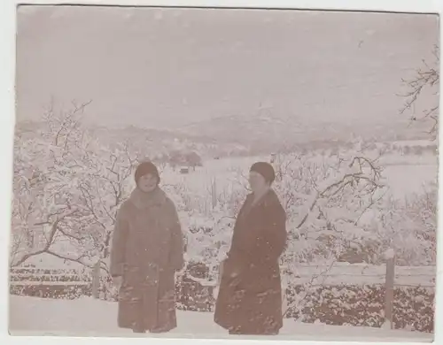 (F18075) Orig. Foto Reutlingen, 2 Damen im Schnee 1920er