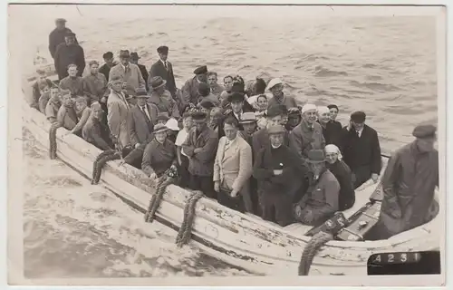 (F18019) Orig. Foto Helgoland, Personen im Boot 1930er