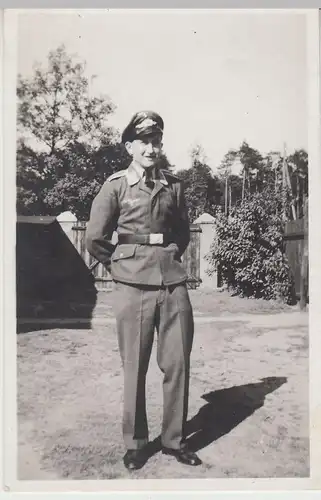 (F17979) Orig. Foto deutscher Soldat im Freien 1940er