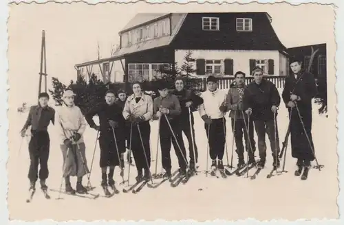 (F17960) Orig. Foto Personen mit Skiern 1940er