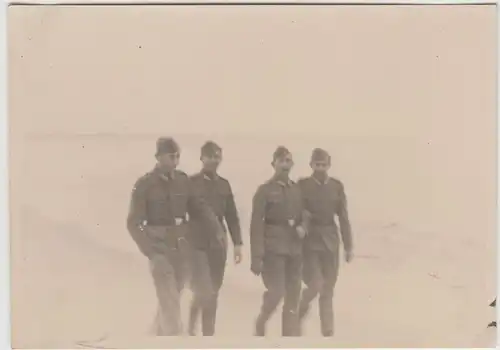 (F17928) Orig. Foto Danzig, deutsche Soldaten am Strand 1941