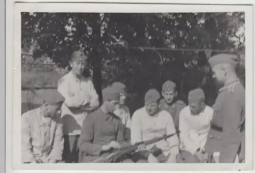 (F17927) Orig. Foto deutsche Soldaten beim Unterricht im Freien 1940er