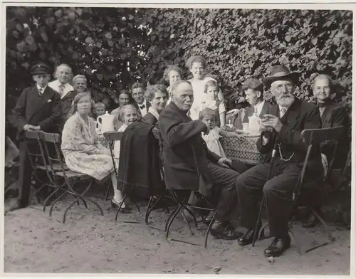 (F17872) Orig. Foto Personen am Kaffeetisch im Freien 1930er