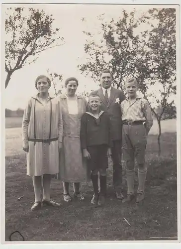 (F17846) Orig. Foto Personen, Gruppenbild auf Wiese i. Achterdieck 1920er