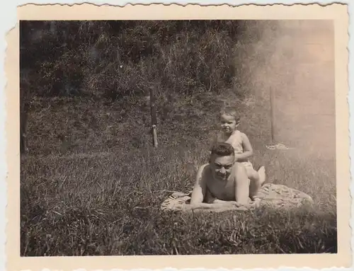 (F17780) Orig. Foto Dehnitz, Personen im Freibad >Goldenes Tälchen< 1935