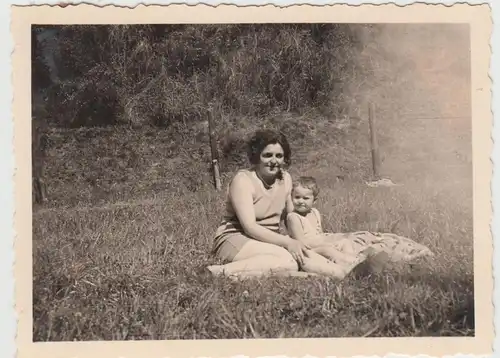 (F17779) Orig. Foto Dehnitz, Personen im Freibad >Goldenes Tälchen< 1935