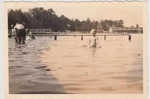 (F17778) Orig. Foto Dehnitz, Kind im Freibad >Goldenes Tälchen< 1935