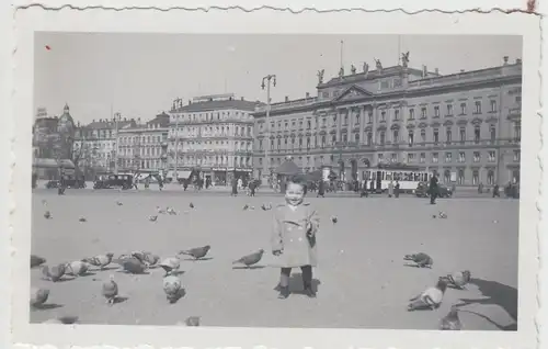 (F17757) Orig. Foto Leipzig Augustusplatz, Kind Renate Ranft mit Tauben 1934
