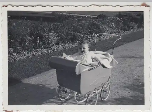 (F17752) Orig. Foto Kleinkind Renate Ranft im Kinderwagen 1933