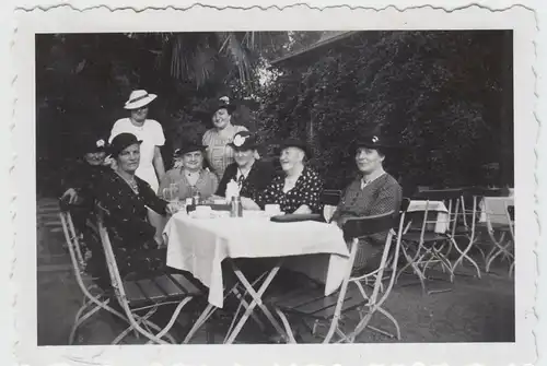 (F17745) Orig. Foto Dresden, Frauen am Tisch im Palmengarten 1938