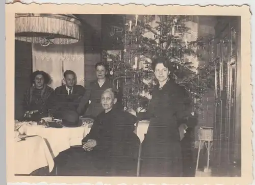 (F17733) Orig. Foto Personen i. Wohnzimmer, Weihnachtsbaum 1932