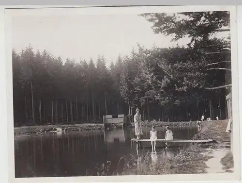 (F17711) Orig. Foto Waldbad, Personen auf Steg 1920er