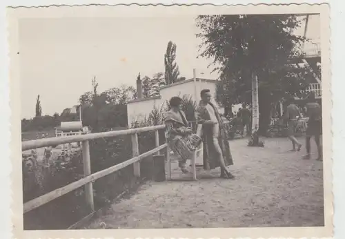 (F17700) Orig. Foto Dehnitz, Personen i. Freibad >Goldenes Tälchen< 1927