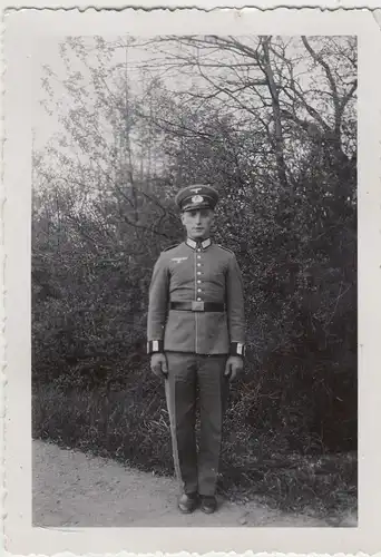 (F17694) Orig. Foto deutscher Soldat i. Waffenrock im Freien 1938