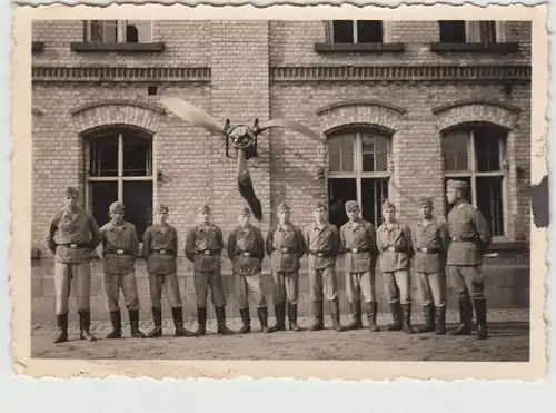 (F17668) Orig. Foto Kaserne in o. bei Lychen, verbogener Propeller 1932