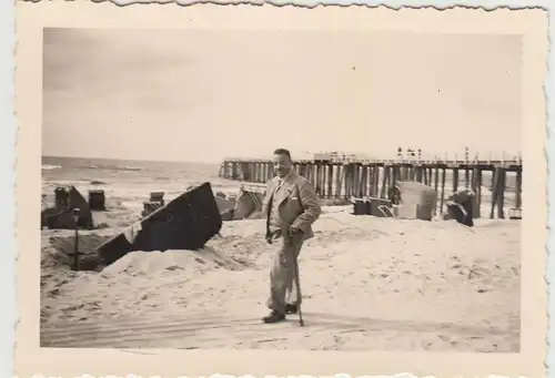 (F17629) Orig. Foto Miedzyzdroje Misdroy, Mann m. Gehstock a. Seebrücke 1942