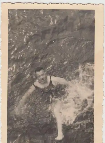 (F17625) Orig. Foto Miedzyzdroje Misdroy, Mann schwimmt 1942