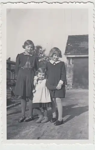 (F17612) Orig. Foto kleine Mädchen im Freien 1930er