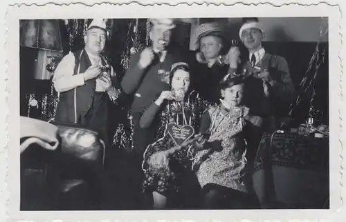 (F17577) Orig. Foto Personen im Raum, Feier, Silvester o.ä. 1938