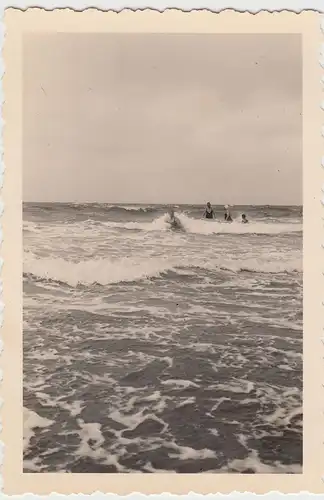 (F17569) Orig. Foto Borkum, Badende im Wasser, Wellen 1938