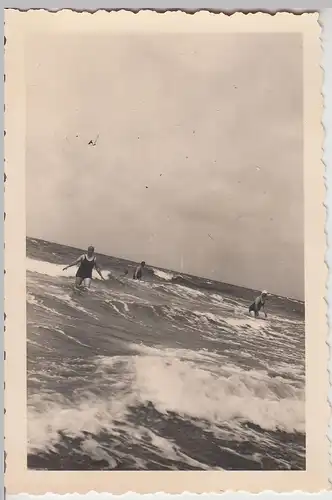 (F17564) Orig. Foto Borkum, Badende im Wasser, Wellen 1938