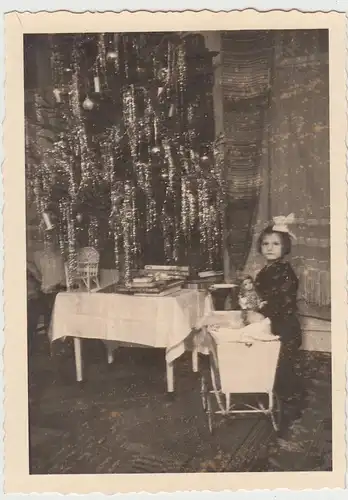 (F17506) Orig. Foto Kind Gitti am Weihnachtsbaum 1939