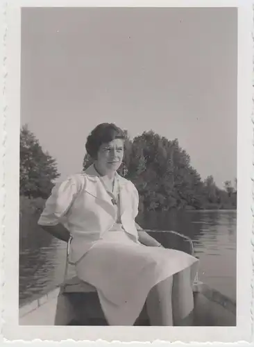 (F17502) Orig. Foto junge Frau Lenchen Richter im Ruderboot 1930er