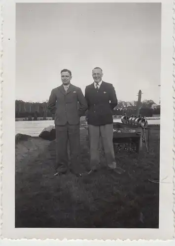 (F17489) Orig. Foto Herren im Freien, Gartenbetrieb 1939