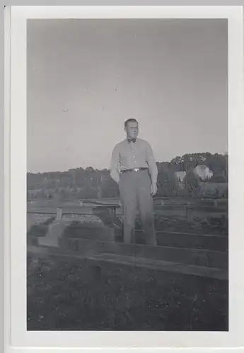 (F17467) Orig. Foto Herr im Freien, Spaziergang 1930er