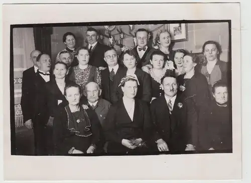 (F17465) Orig. Foto Gruppenbild in einer Gaststube 29.12.1937