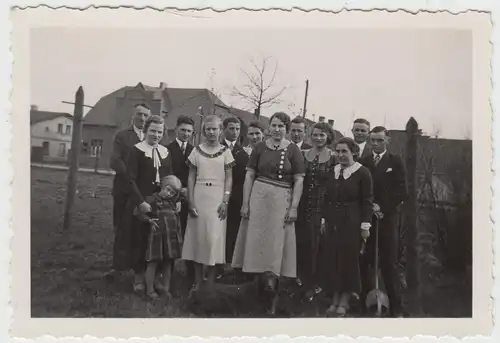 (F17393) Orig. Foto Personen, Gruppenbild im Garten 1930er